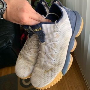 LeBron 16 Low Size 13